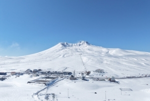 Kar voleybolu heyecan� yine Erciyes�te