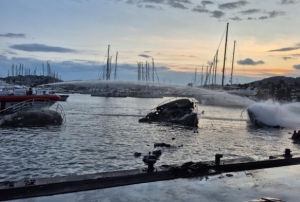 Bodrum'da 7 motoryat yanarak battı