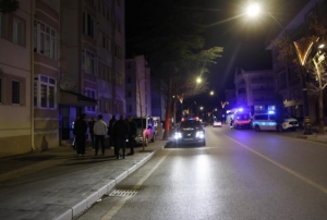 Eşini öldürdü, kendisi ağır yaralı