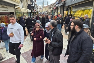 Vatandaşlar kuyumculara akın etti