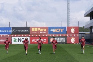 Galatasaray g�n� �ift antrenmanla tamamlad�
