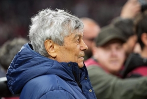 Galatasaray�dan Lucescu'ya ge�mi� olsun payla��m�