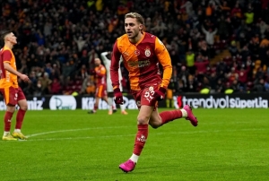 Bar�� Alper Y�lmaz'�n Galatasaray'da 200. ma� heyecan�