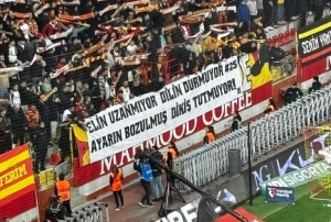 Kayserispor taraftar�ndan Bilal�e tepki