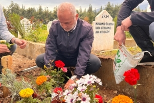Kerem'in mezar�na �i�ekler dikildi