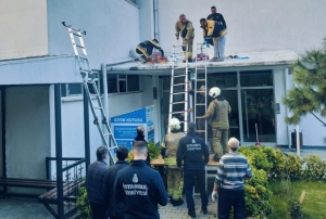 4 el silah sesi duyuldu, kendini a�a�� att�