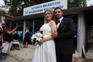 27 bin 20 depremzede �ift evlilik kredisiyle yuvas�n� kurdu