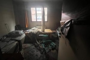 Evini ate�e verdi, ka�arken yakaland�