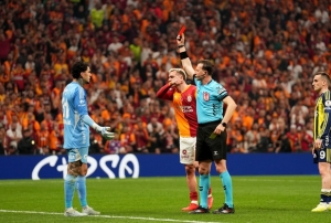 Galatasaray, Fenerbah�e ile puan fark�n� 7�ye ��kard�