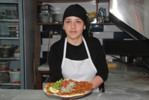 Bu lokantan�n t�m �al��anlar� kad�n