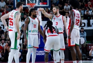 Kar��yaka Basketbol'un k�mede kalmas� zorla�t�