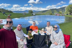 �ki ay sonra kuruyacak g�l i�in kilometrelerce yol geldiler