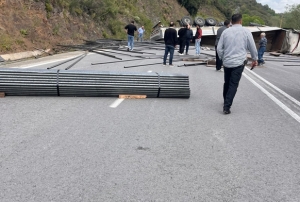 OSB yolu trafiğe kapandı