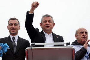 Özgür Özel yeniden grup başkanı seçi
