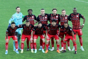 Süper Lig'e yükselecek son takım yarın belli olacak