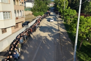 Bayramlaşmada 1 kilometrelik kuyruk oluştu