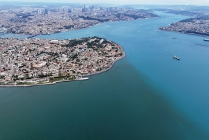 �stanbul Bo�az�'nda turkuaz ��len