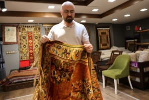 O kadar k�ymetli ki, yere serilmiyor