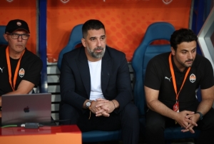 Arda Turan, Ukrayna'da yılın teknik direktörü seçildi