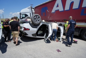 SUV araç ile tır çarpıştı