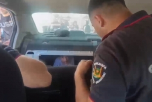 Otomobille aradıkları çocuk bagajdan çıktı