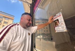 Her yerde Tom'u arıyor!