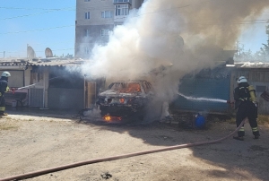 Tekirdağ'da otomobil ve garaj küle döndü