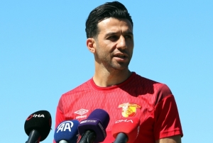 İsmail Köybaşı futbolu bıraktı