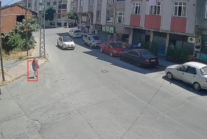 Kuaf�rden �cret �demeden ka�an kad�n