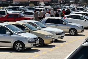 Oto Pazar�'nda ara� �ok, sat�� yok
