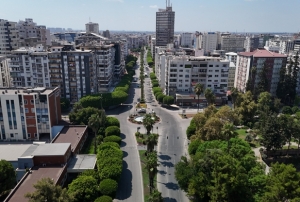 Adana'nın simge noktaları sessizliğe büründü