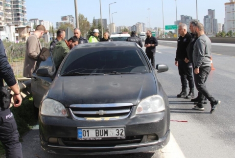 Otoyolda ara� i�inde s�r �l�m