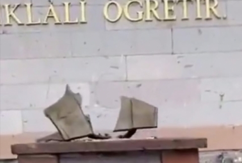 Kayseri�de Atat�rk b�st�ne baltal� sald�r�