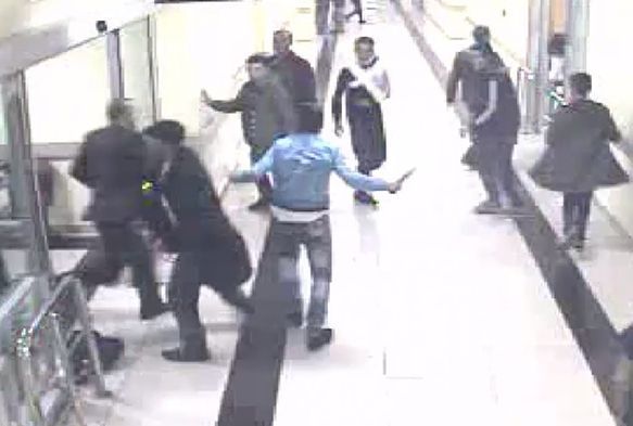 Hastane iindeki baklama an kamerada