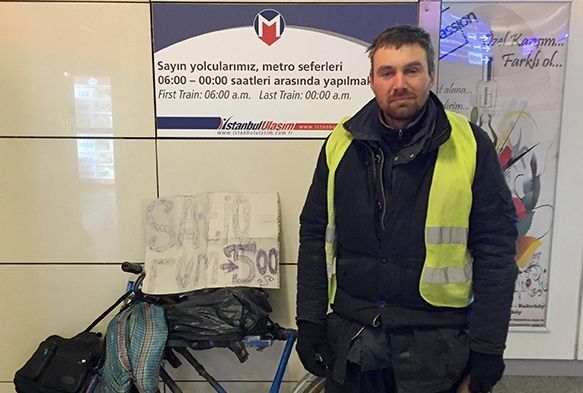 Bilet paras iin bisikletini havalimannda sata kard