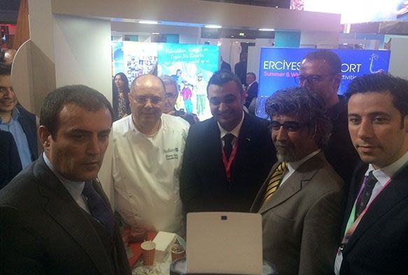 Erciyes Hollanda'da, Kltr Bakan Erciyes Standnda