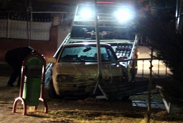 Direksiyon hakimiyetini kaybetti, parka dald