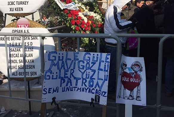 Sevenlerinden Mustafa Ko pankart
