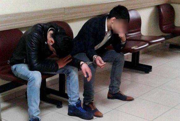 Su makinesi ikizler yakay ele verdi!