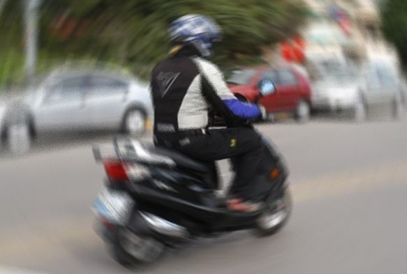 Kpekler motora atlayp srcye saldrd