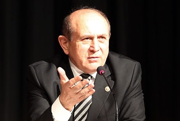 'Yeni Anayasa iin referanduma gidilecek'