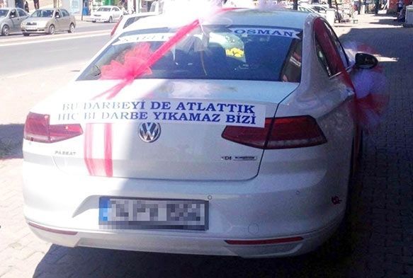 Gelin arabasına öyle bir şey yazdırdılar ki...