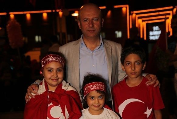 Çolakbayrakdar çifti meydanı boş bırakmıyor