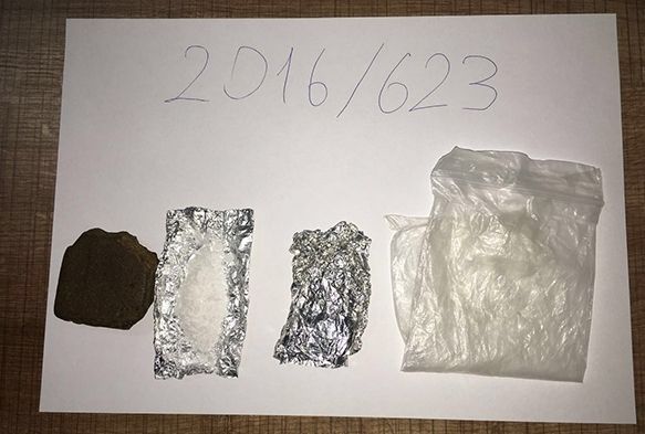 34 gram esrar ile yakalandılar