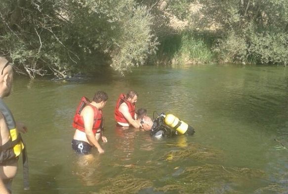 Serinlemek için girdiği ırmakta boğulan genç hayatını kaybetti