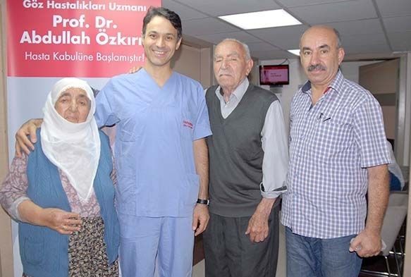 Ailece aynı gün ameliyat olup yeniden görmeye başladılar