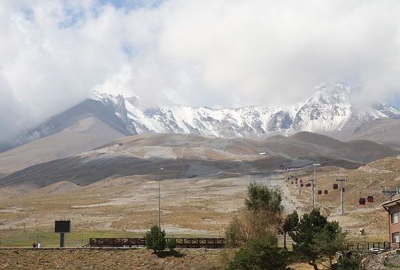  Erciyes'te Yaz Mevsimi Dolu Dolu Geti