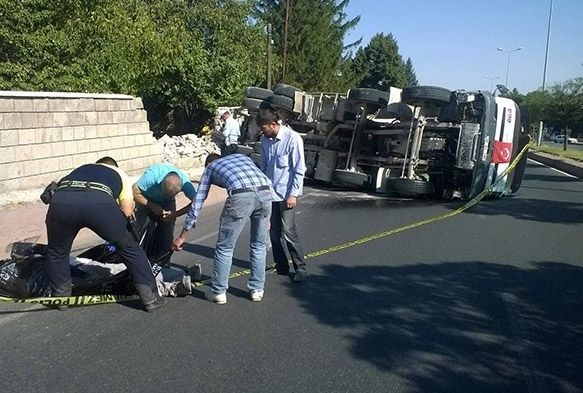 Tamir etmek istediği beton mikserinin altında can verdi