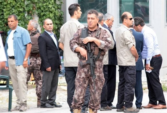 İsrail Büyükelçiliği önünde silah sesleri