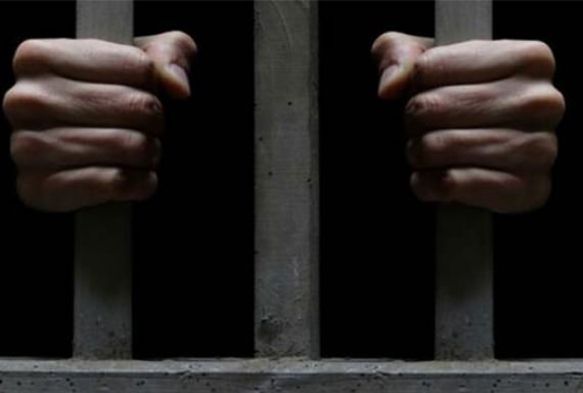İç çamaşırında uyuşturucu madde ile yakalanan kuaföre 20 yıl hapis